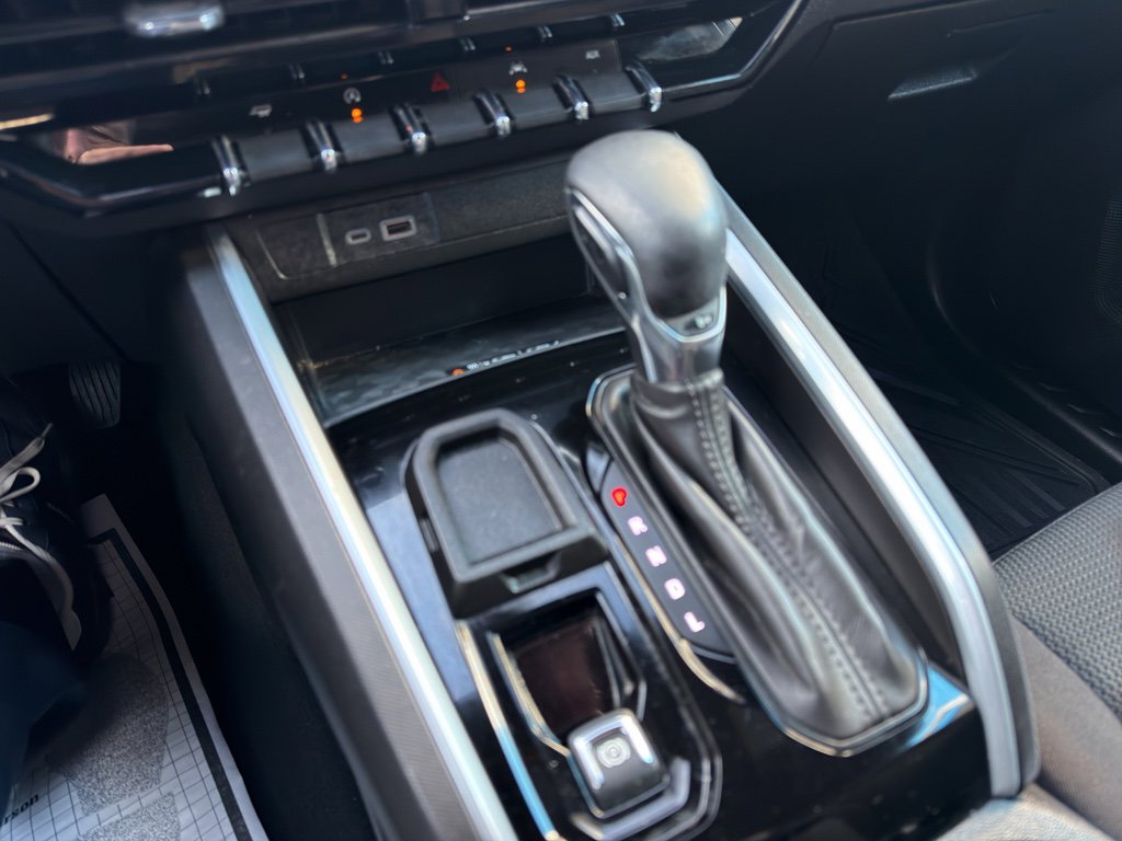 Used 2024 Chevrolet Colorado LT w/ LT Convenience Package II image 18