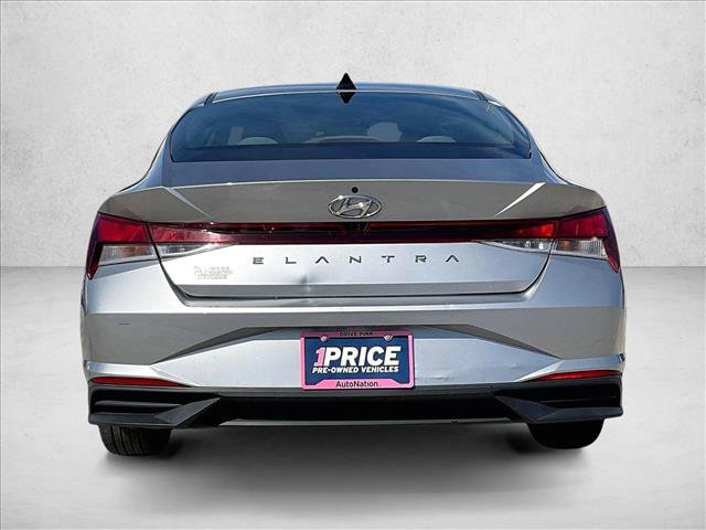 Used 2022 Hyundai Elantra SEL FWD image 3