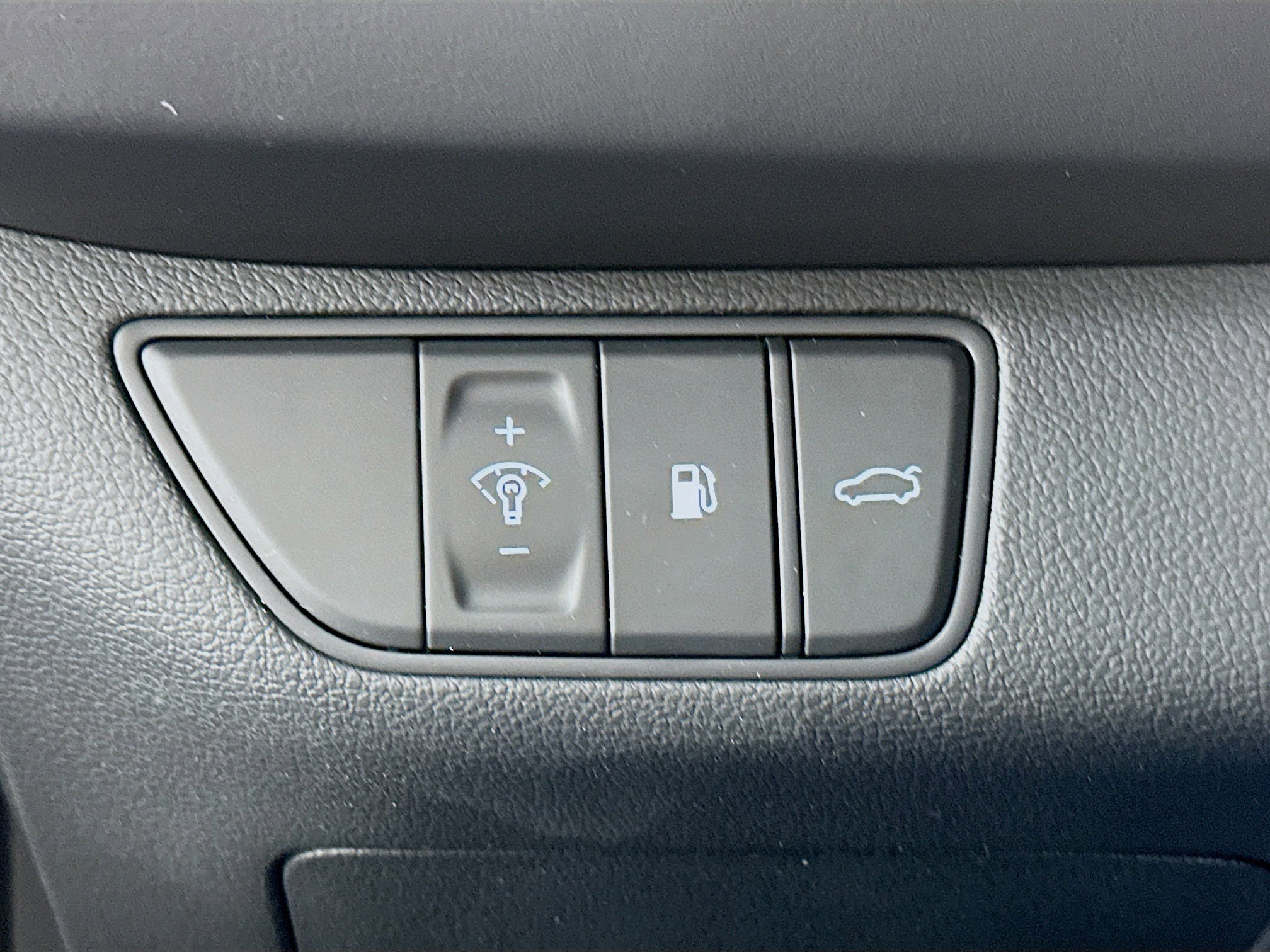 Used 2023 Genesis G70 2.0T w/ Sport Prestige Package image 17