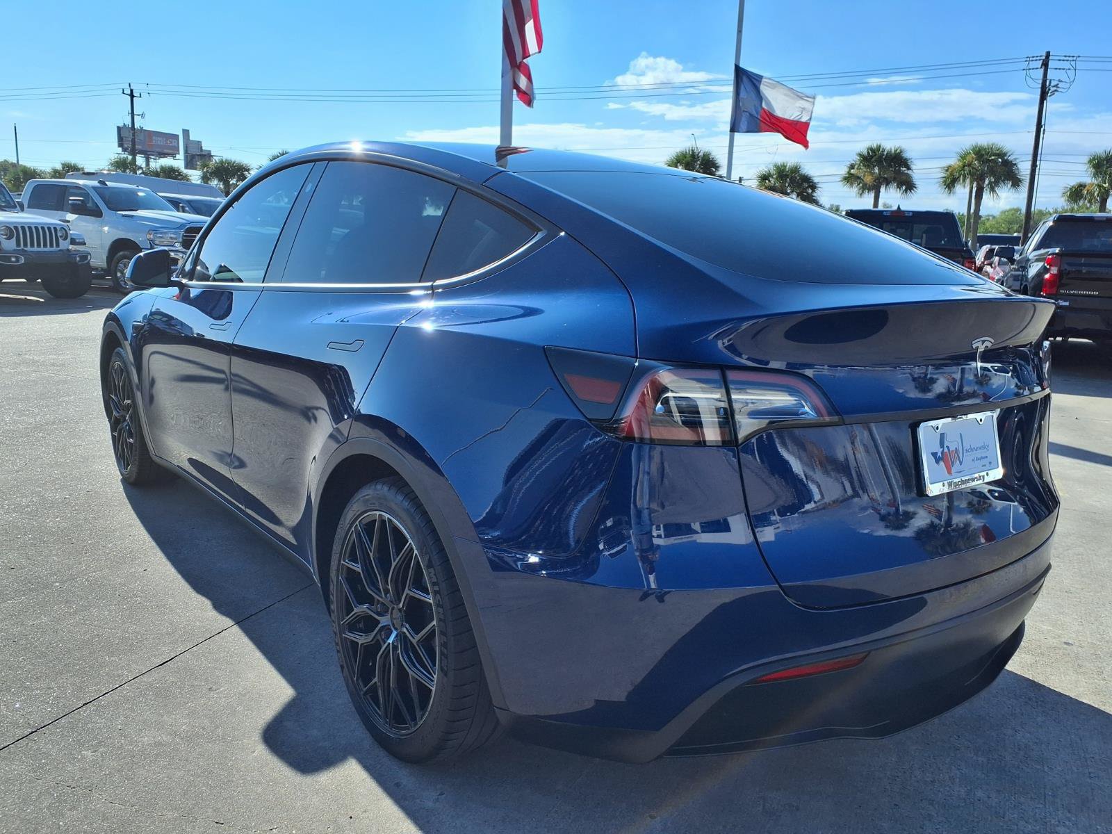 Used 2023 Tesla Model Y Long Range AWD/4WD image 8