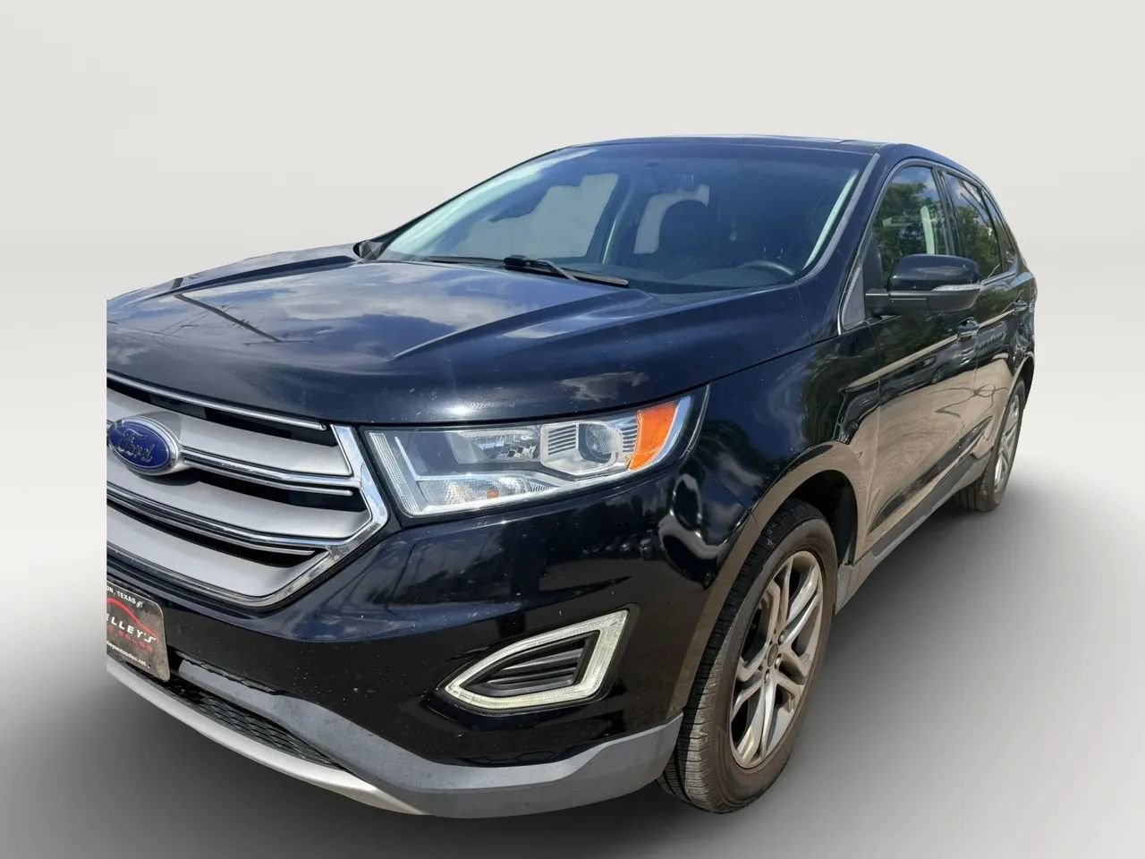 Used 2016 Ford Edge Titanium FWD image 2