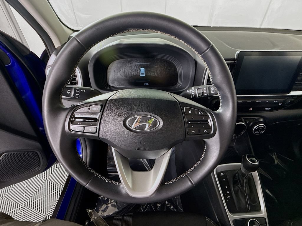 Used 2023 Hyundai Venue SEL FWD image 20