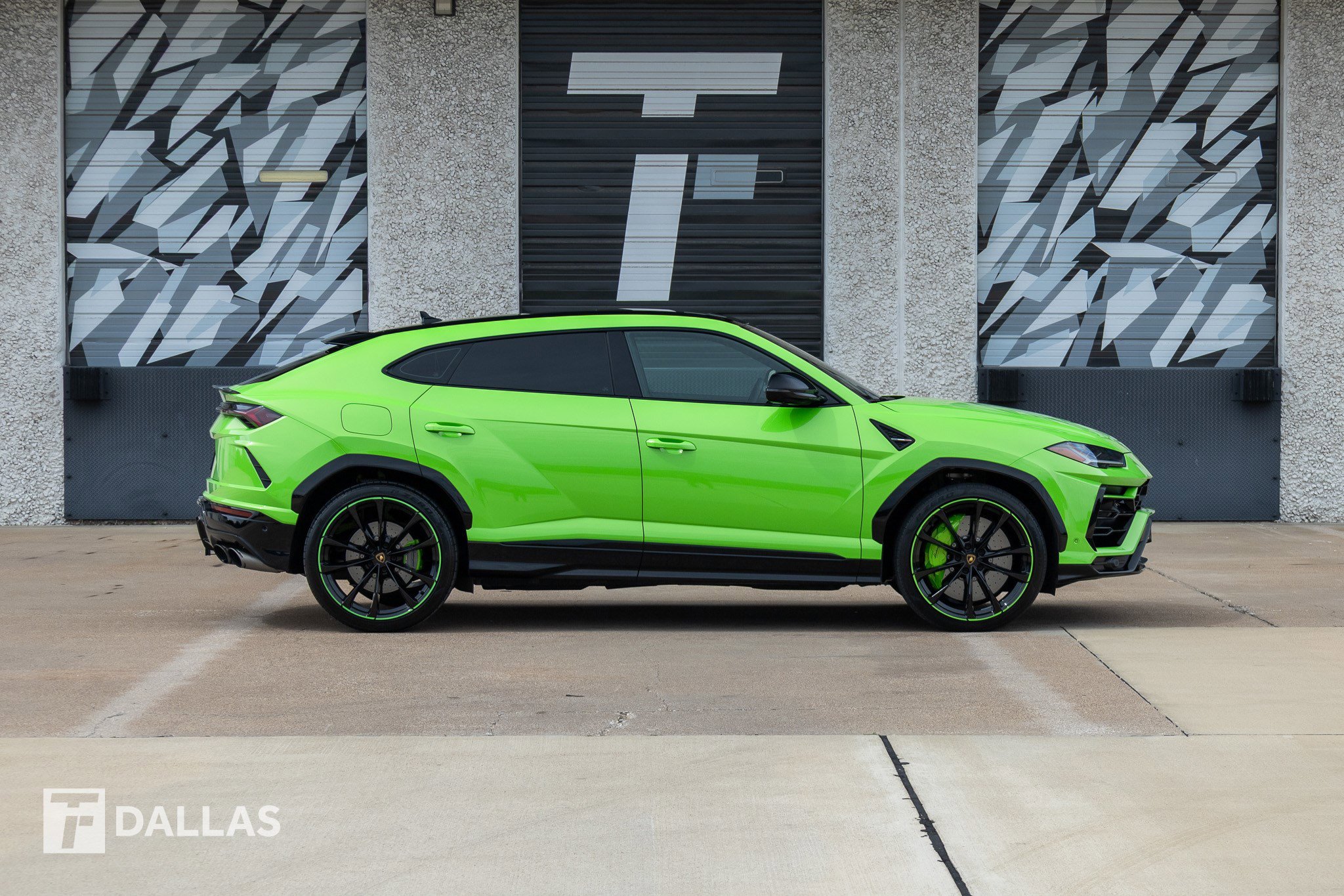 Used 2021 Lamborghini Urus AWD/4WD image 17