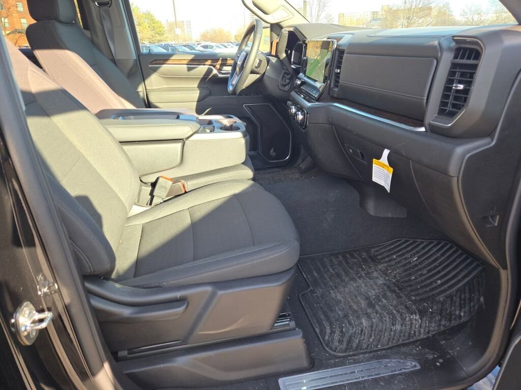 New 2026 GMC Sierra 1500 SLE w/ Preferred Package image 6