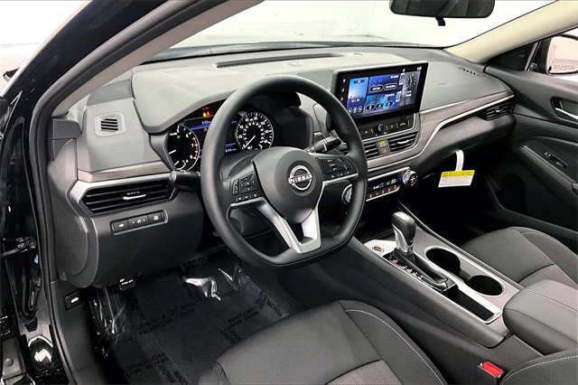 New 2025 Nissan Altima 2.5 SV image 6