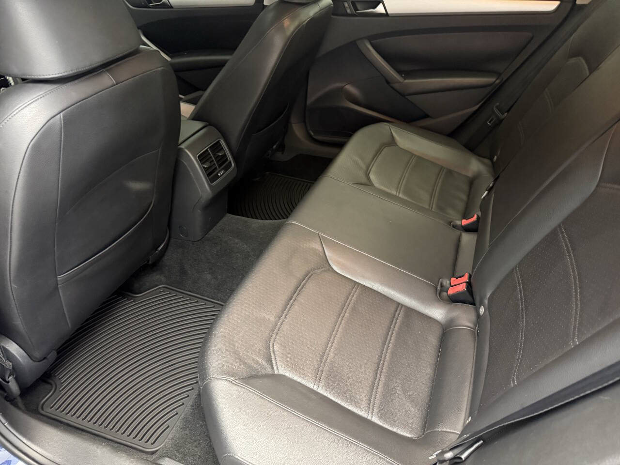 Used 2013 Volkswagen Passat TDI SE FWD image 18