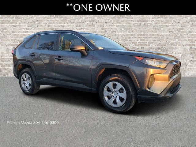 Used 2021 Toyota RAV4 LE image 1