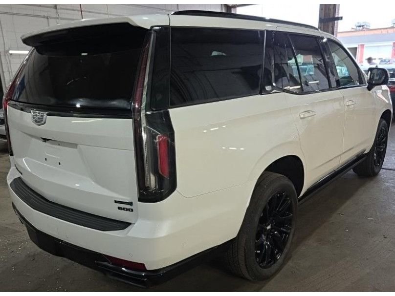 Used 2024 Cadillac Escalade Sport Platinum w/ LPO, ONYX Package AWD/4WD image 4