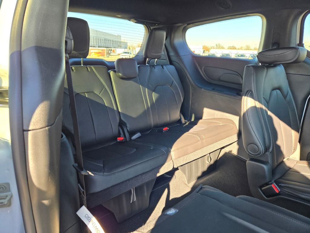 New 2026 Chrysler Voyager LX image 8