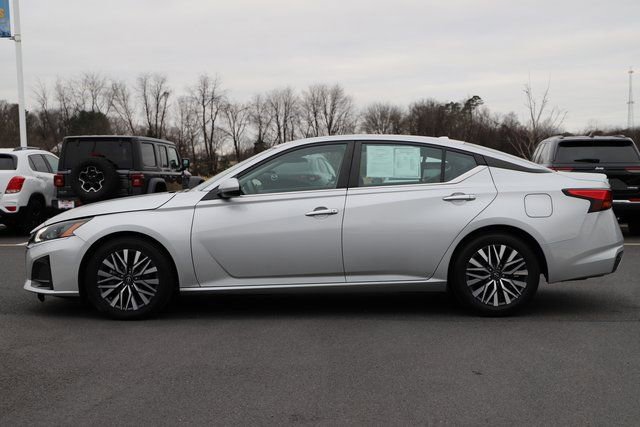 Used 2023 Nissan Altima 2.5 SV image 3