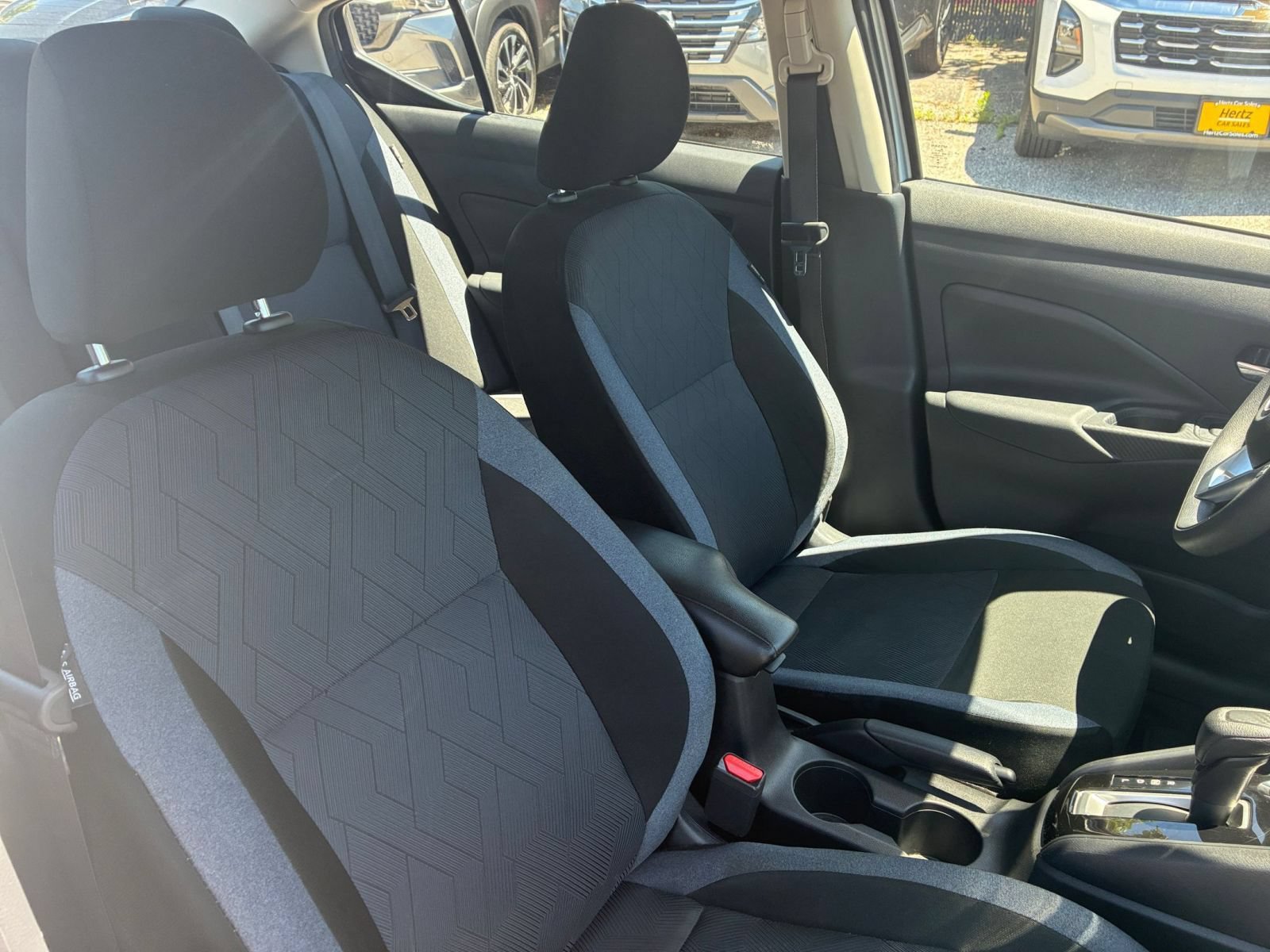 Used 2025 Nissan Versa SV FWD image 31