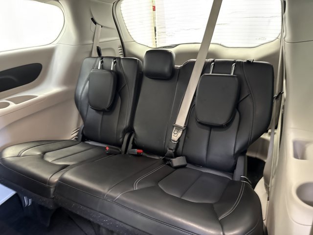 Used 2024 Chrysler Pacifica Touring-L image 27