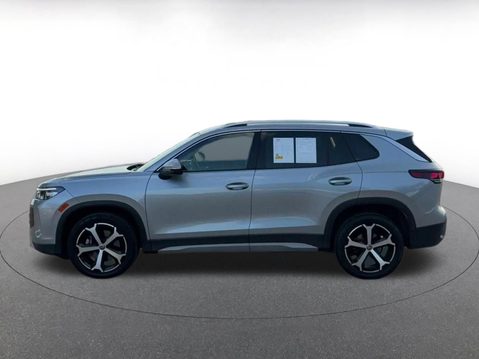 Used 2026 Volkswagen Tiguan SE AWD/4WD image 8