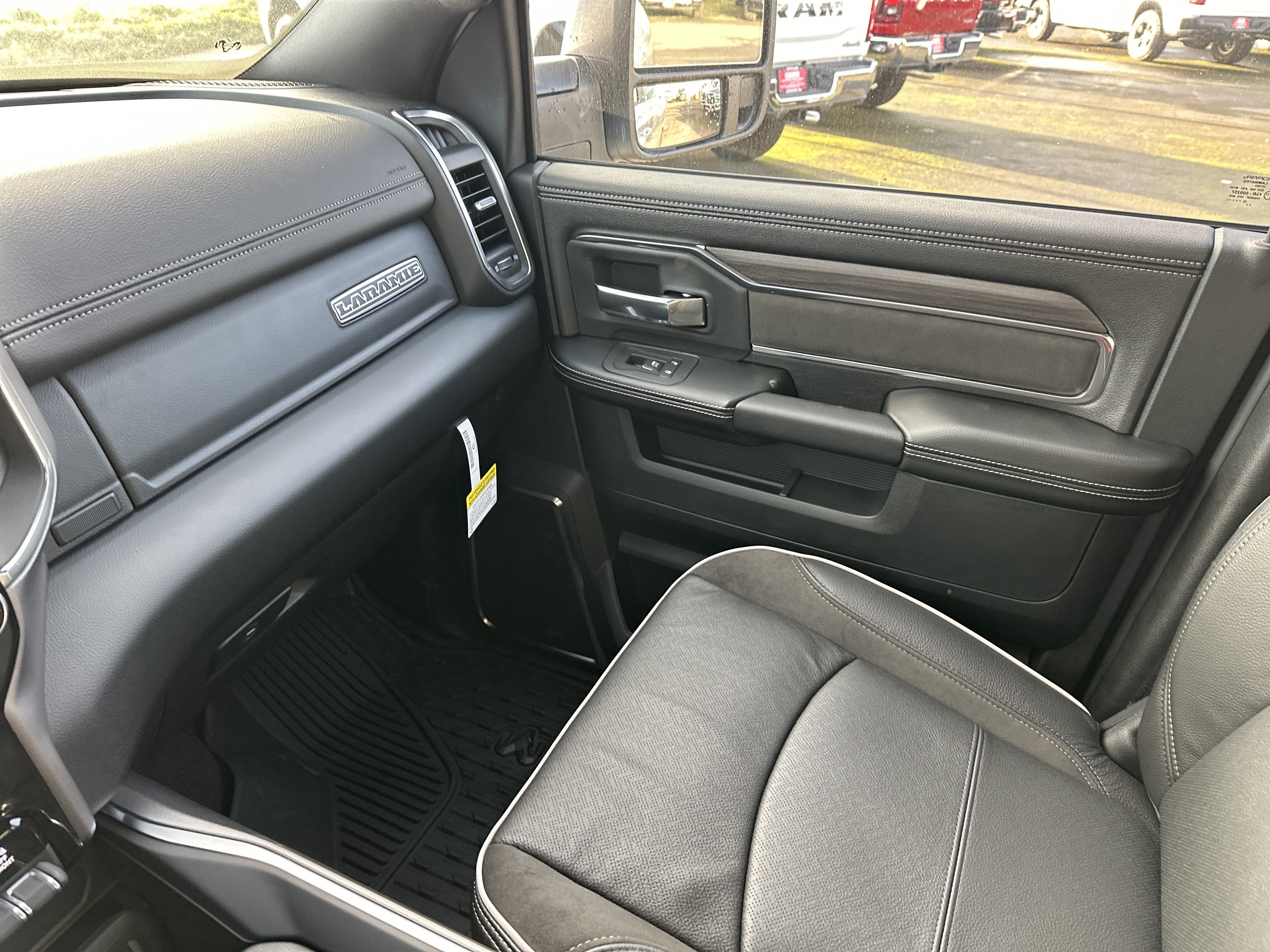 New 2026 RAM 2500 Laramie w/ Sport Appearance Package AWD/4WD image 24
