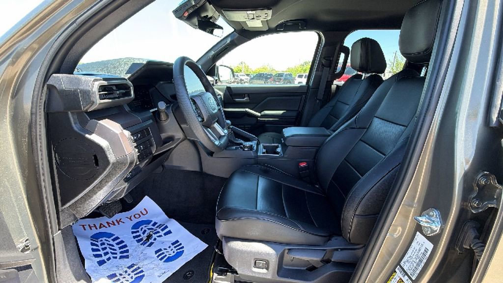 Used 2025 Toyota Tacoma TRD Off-Road image 12