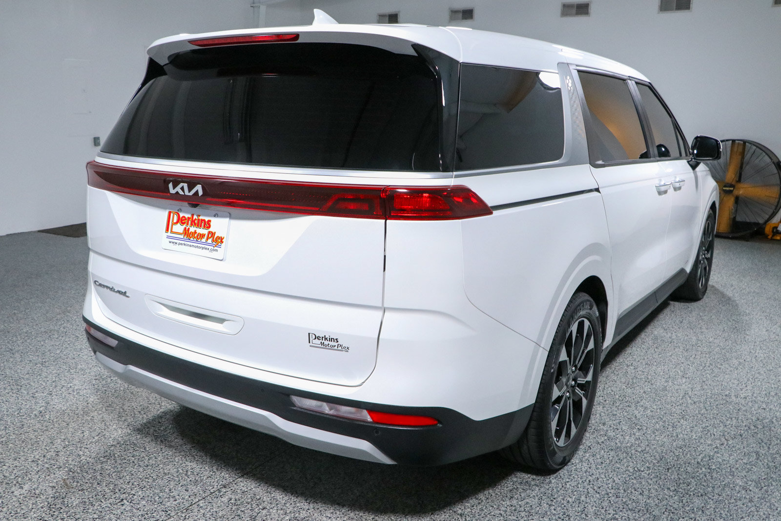 Used 2022 Kia Carnival EX FWD image 7