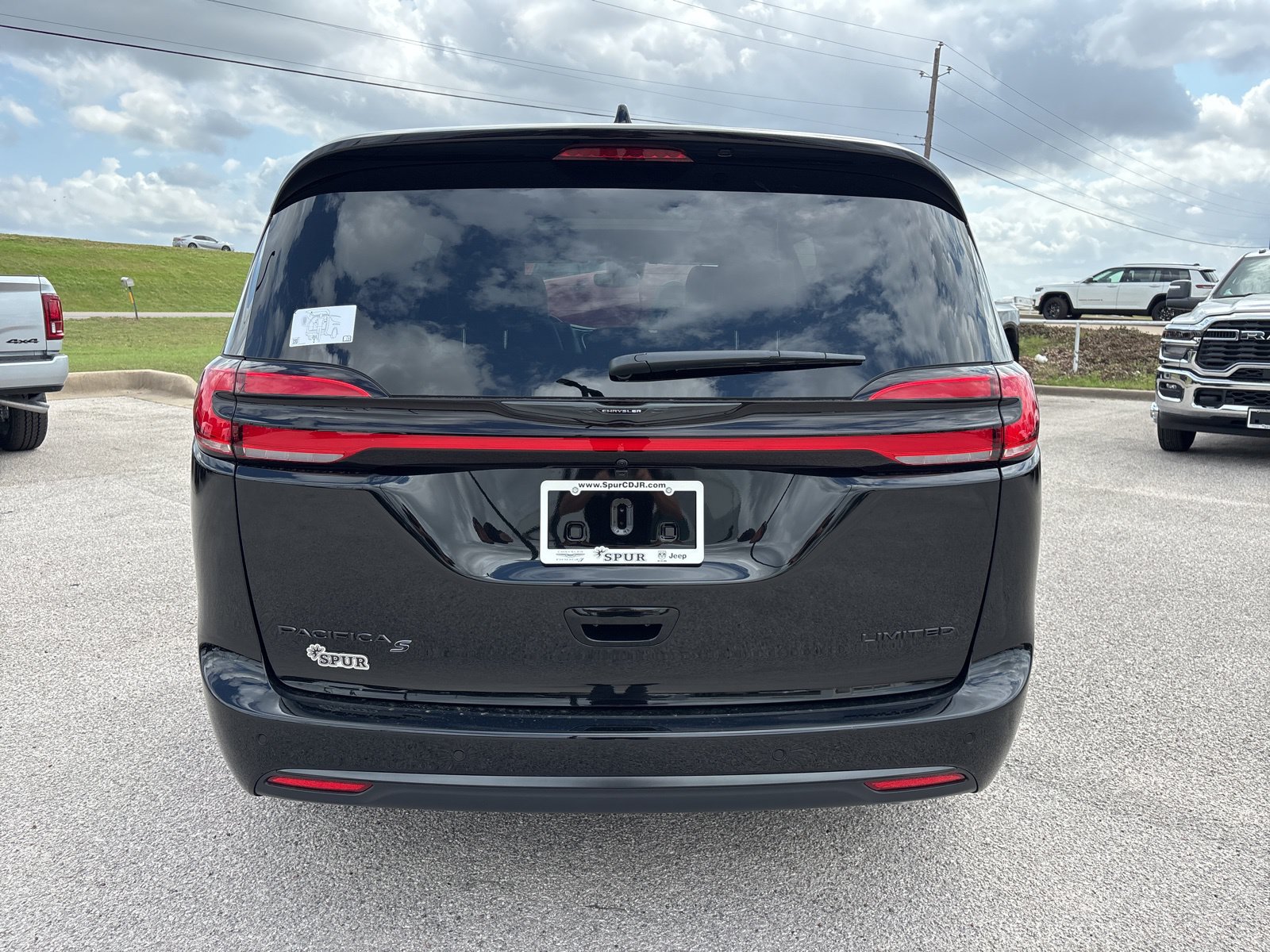 New 2026 Chrysler Pacifica Limited w/ S Appearance Package FWD image 5