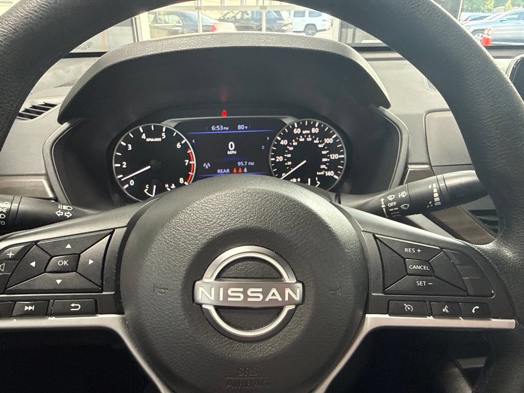 Used 2025 Nissan Altima 2.5 SV FWD image 18