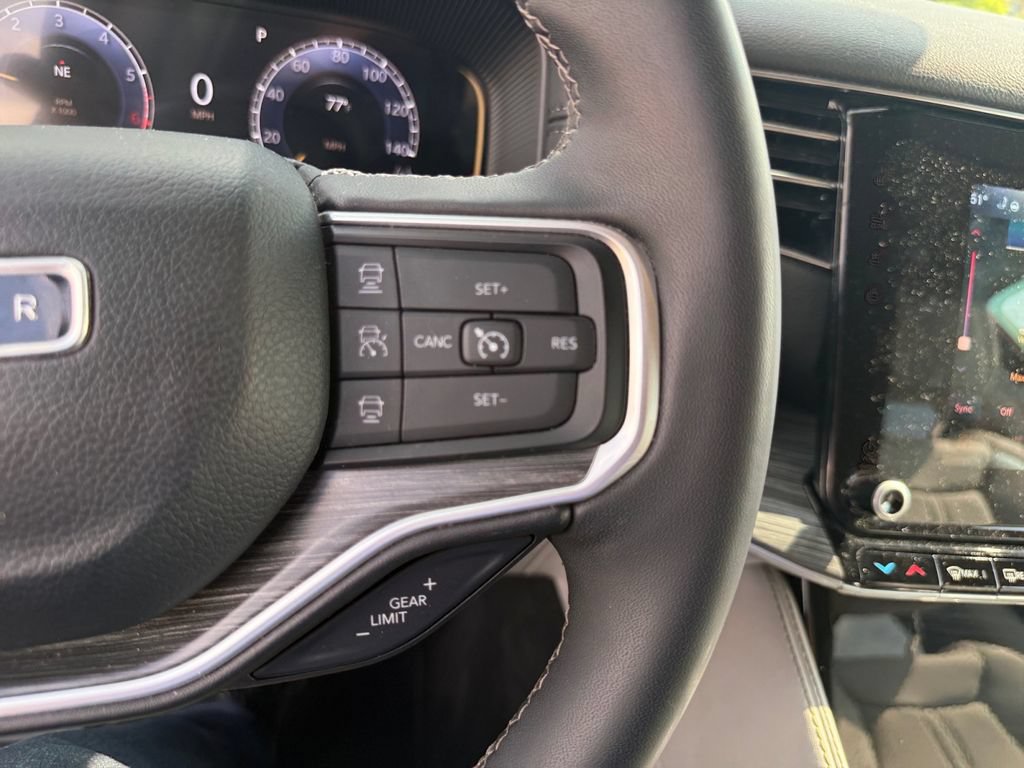 Used 2024 Jeep Wagoneer L Series II w/ Flexible Seating Group AWD/4WD image 16