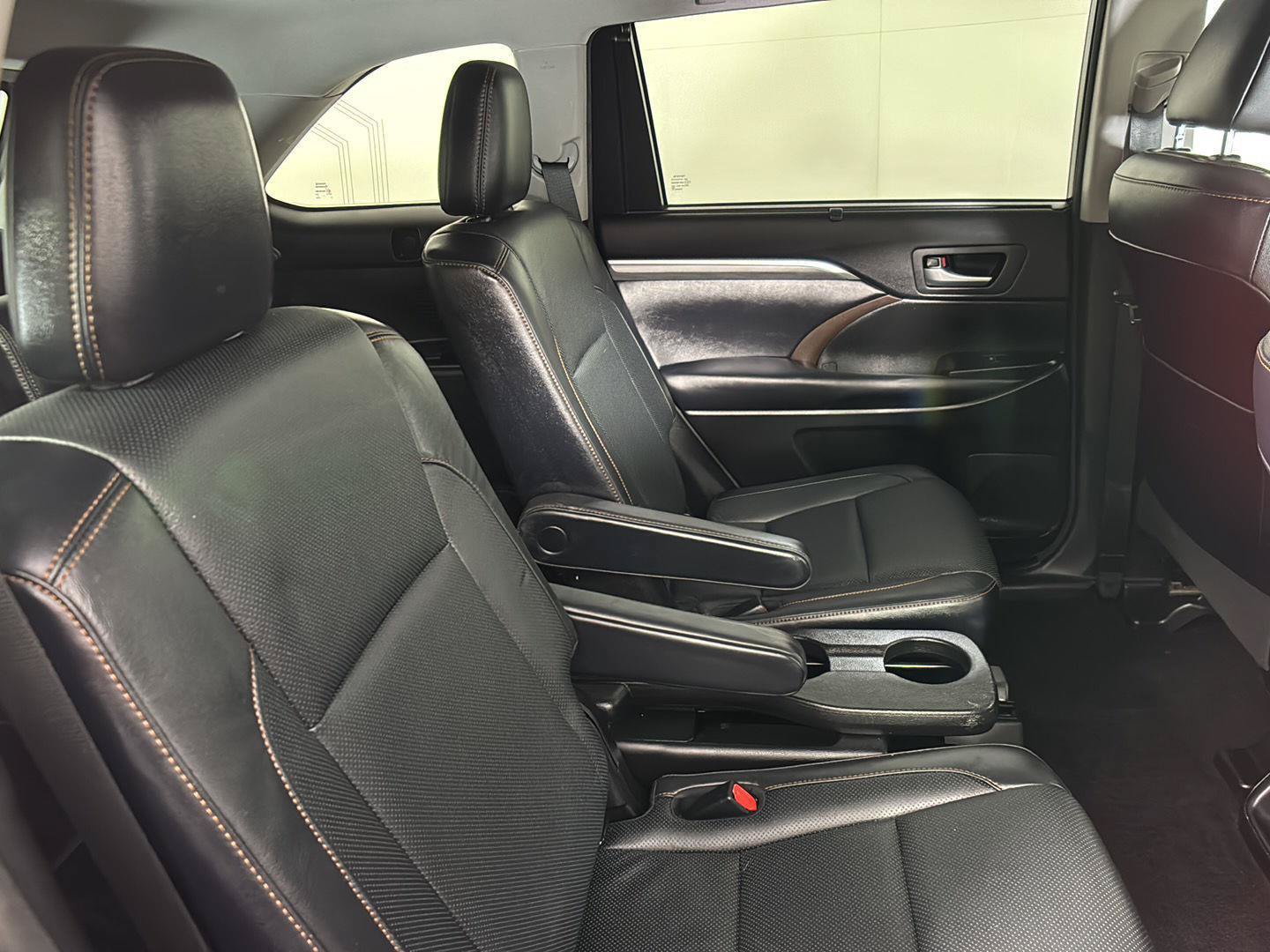 Used 2017 Toyota Highlander Limited w/ Carpet Mat Package AWD/4WD image 17