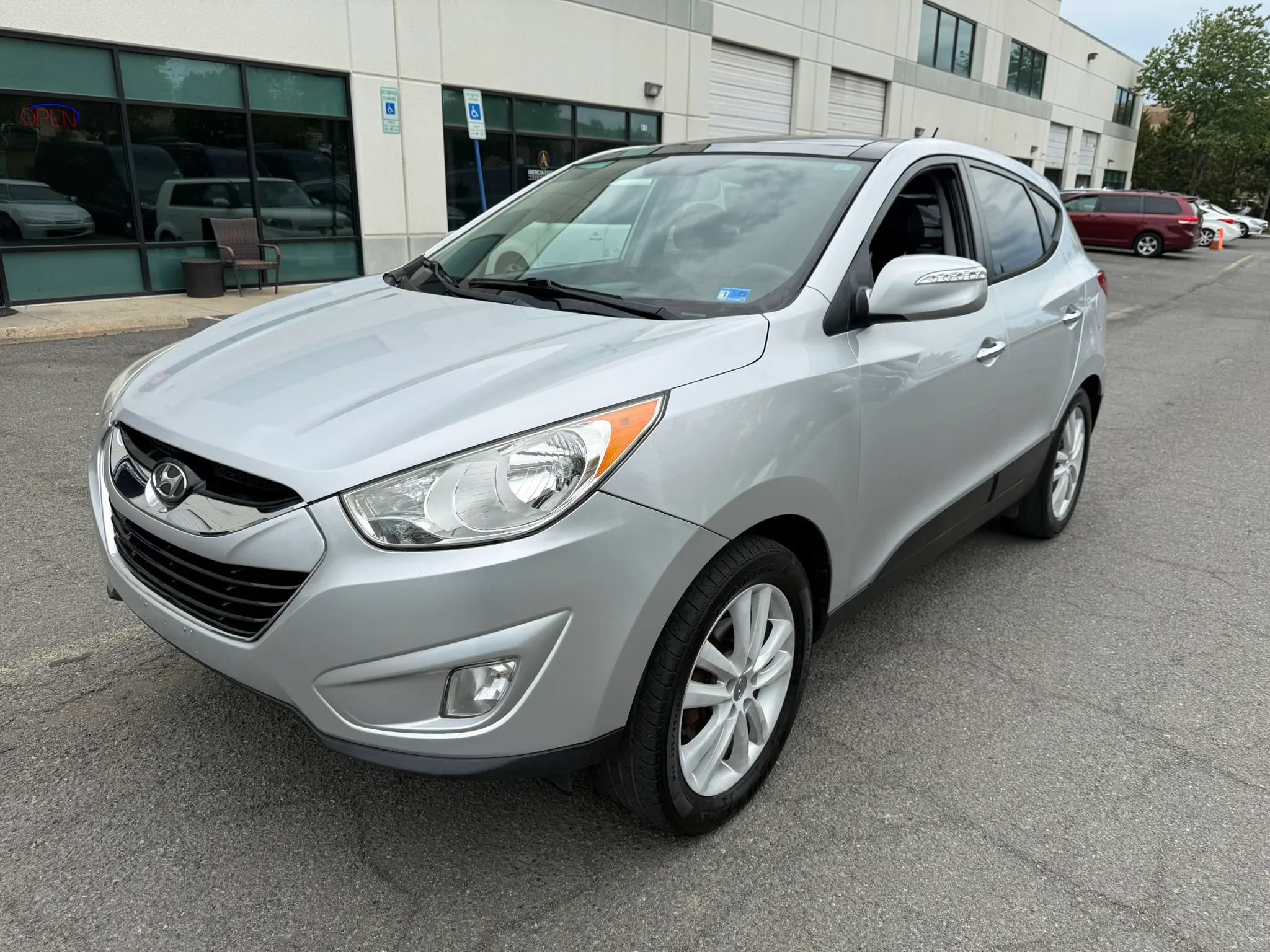 Used 2013 Hyundai Tucson Limited w/ Premium Pkg AWD/4WD image 11