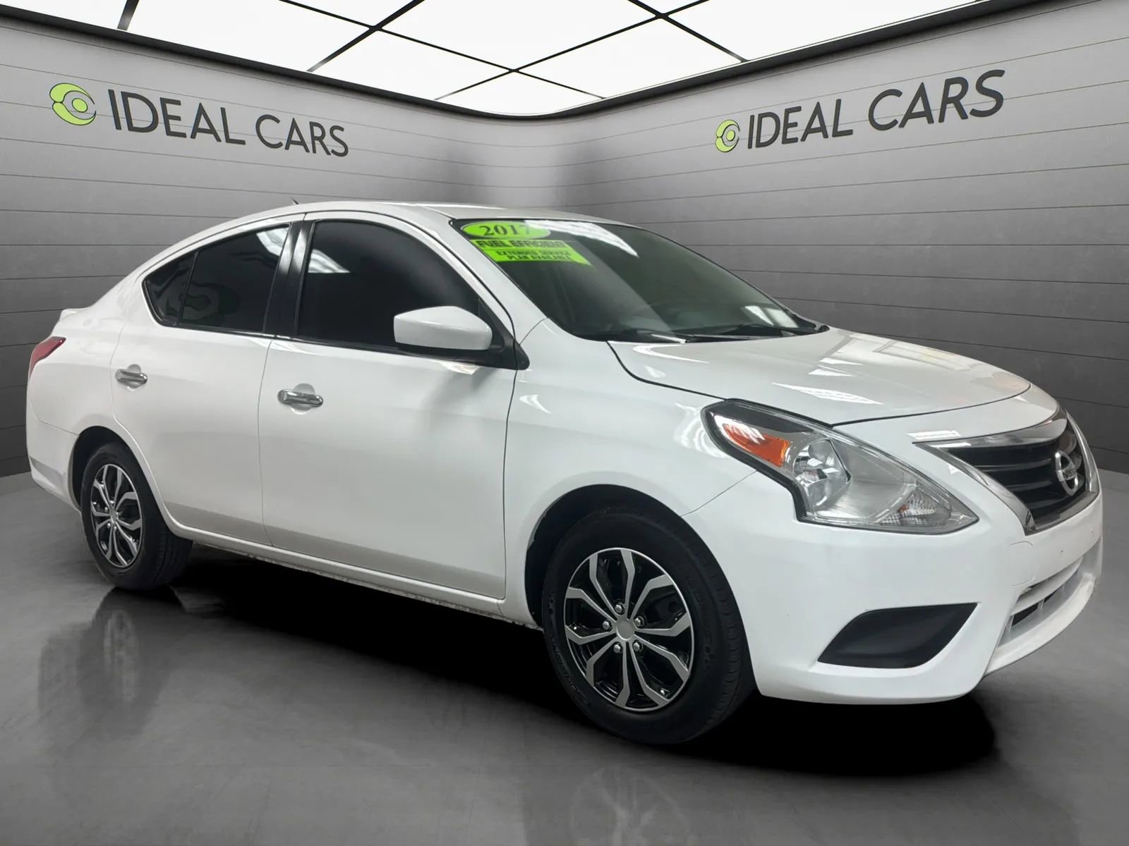 Used 2017 Nissan Versa SV FWD image 2