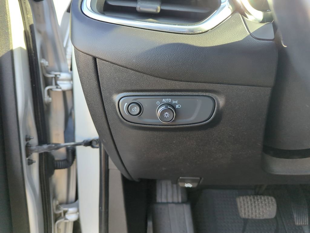 Used 2018 Chevrolet Equinox LT FWD image 20