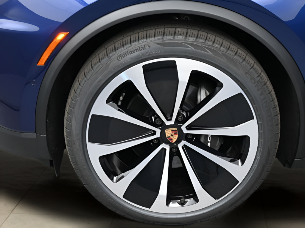 New 2025 Porsche Macan Electric RWD image 13