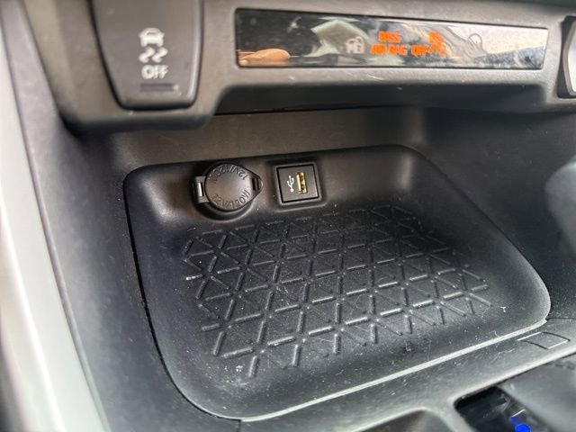 Used 2024 Toyota RAV4 XLE AWD/4WD image 17