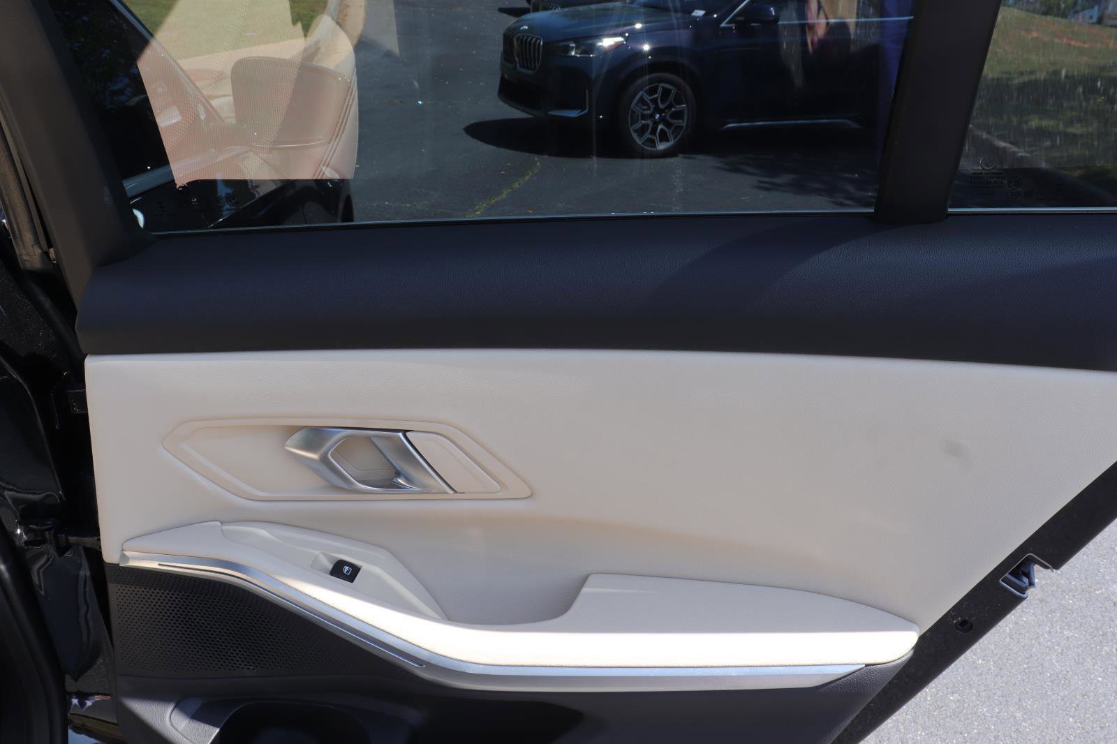 Used 2024 BMW 330i Sedan w/ Premium Package image 20