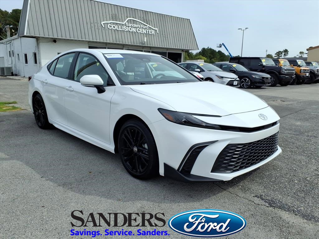 Used 2025 Toyota Camry SE w/ Convenience Package