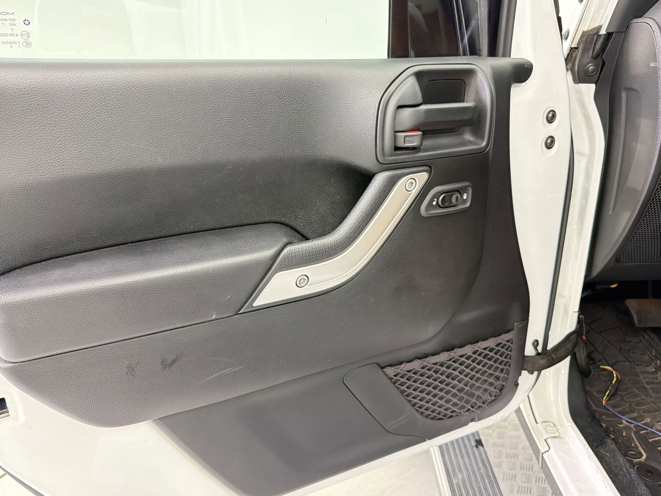 Used 2018 Jeep Wrangler Unlimited Rubicon w/ Connectivity Group AWD/4WD image 22