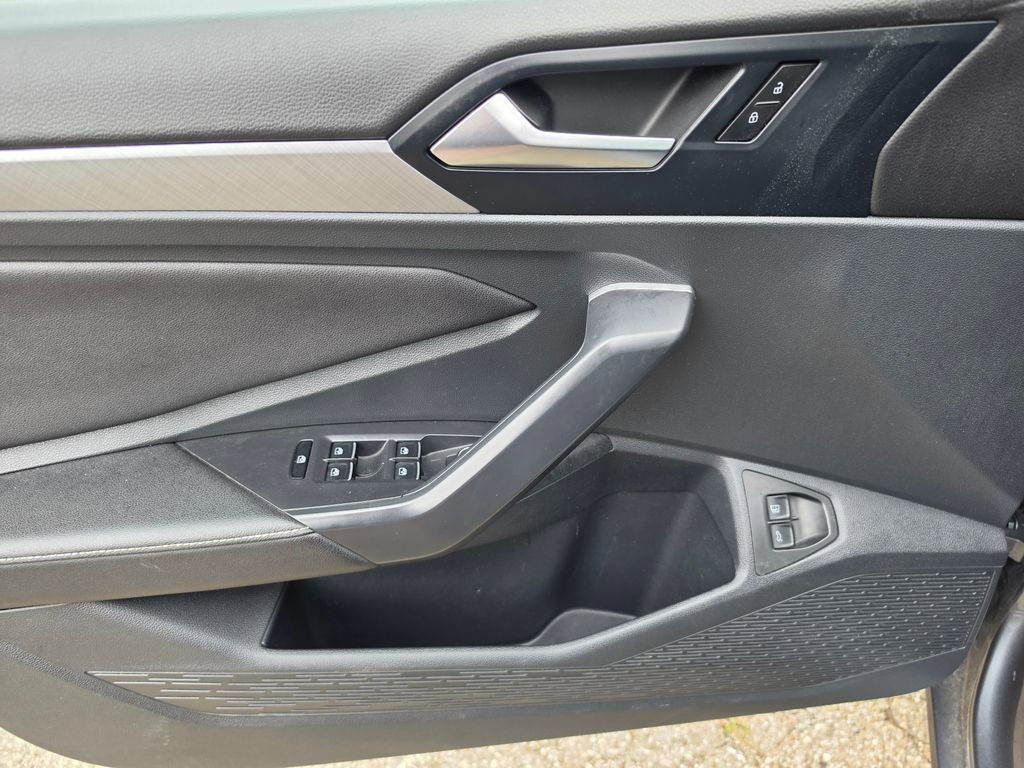 Used 2024 Volkswagen Jetta SE FWD image 5