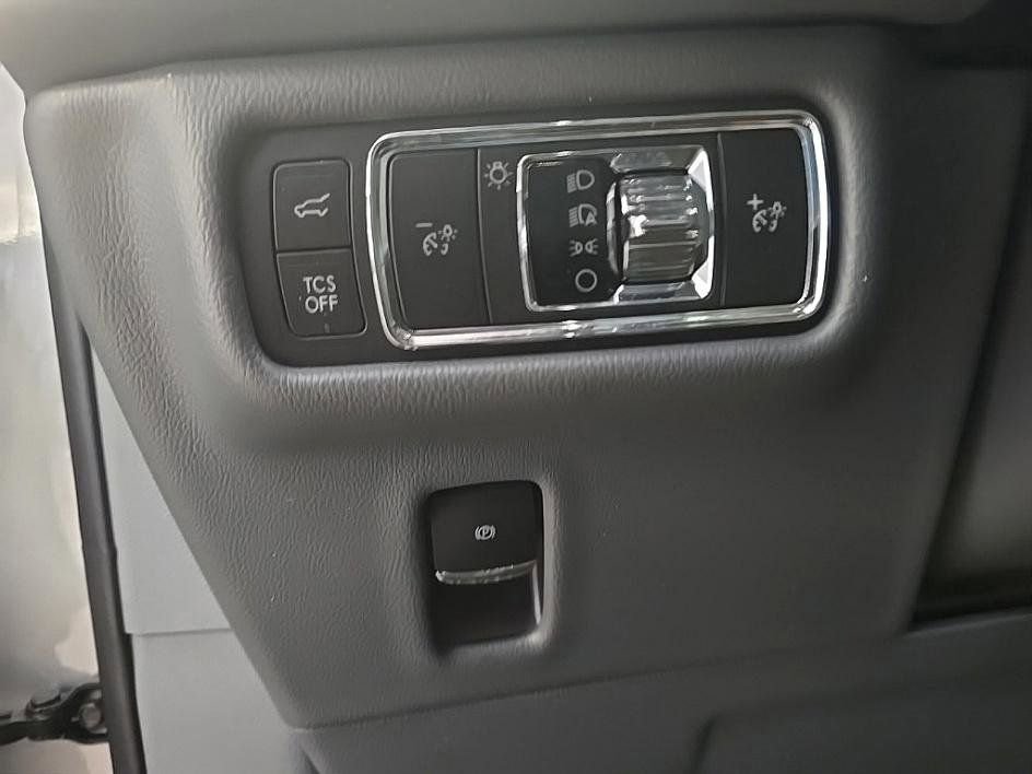 Used 2022 Lincoln Nautilus Reserve w/ Equipment Group 201A image 13