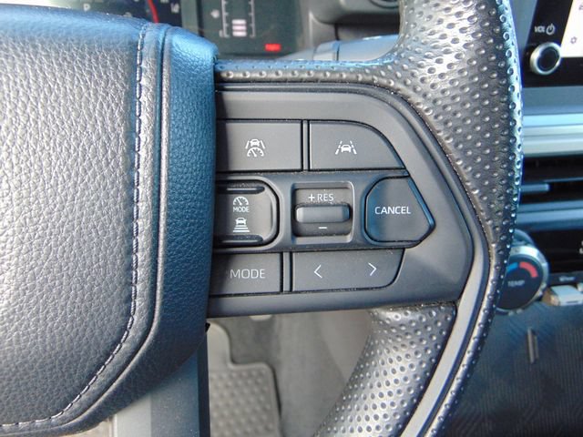 Used 2025 Toyota Tacoma SR5 AWD/4WD image 17