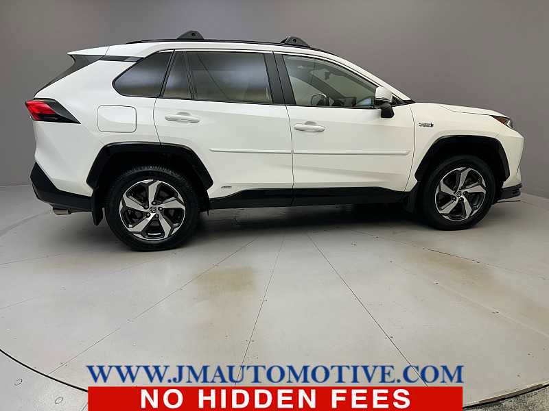 Used 2021 Toyota RAV4 SE w/ Weather & Moonroof Package image 6
