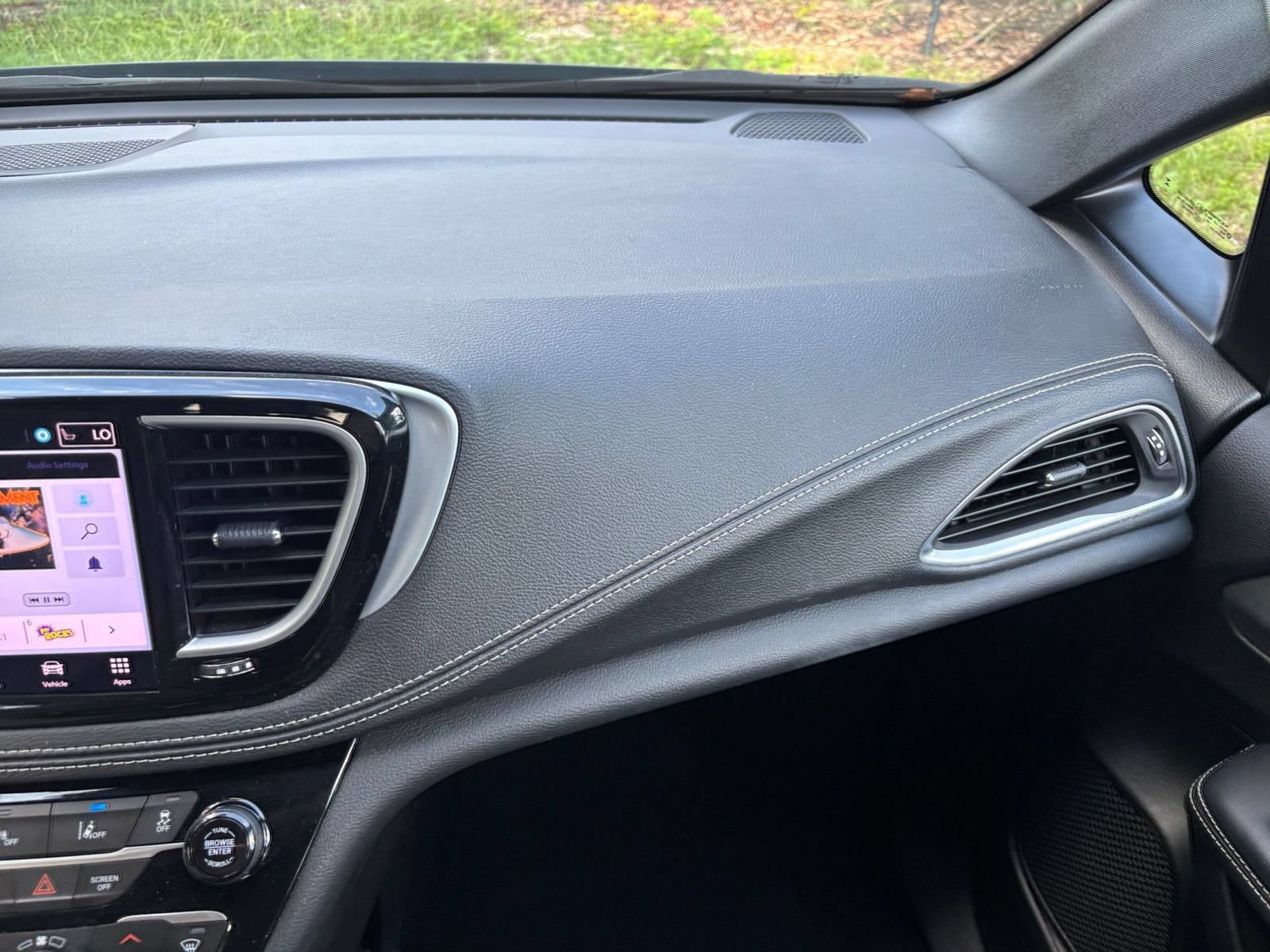 Used 2025 Chrysler Pacifica Limited FWD image 39