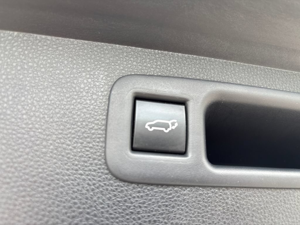 Used 2020 Toyota Highlander XLE AWD/4WD image 38