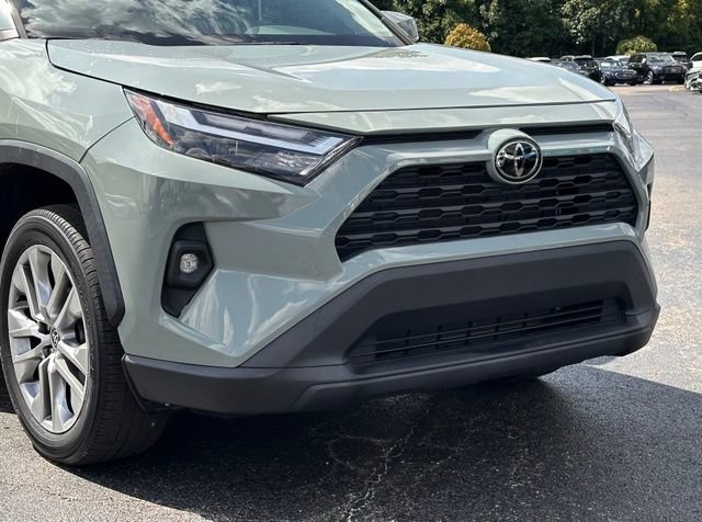 Used 2022 Toyota RAV4 XLE Premium AWD/4WD image 2