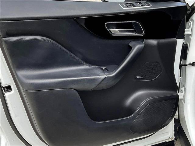 Used 2019 Jaguar F-PACE AWD/4WD image 15