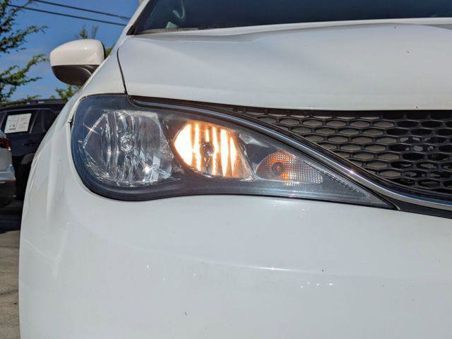 Certified 2021 Chrysler Voyager Lxi FWD image 10