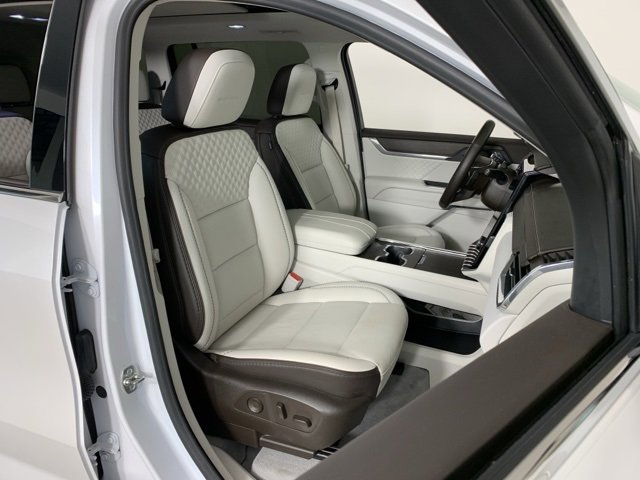 Used 2024 GMC Acadia Denali w/ Super Cruise Package image 42