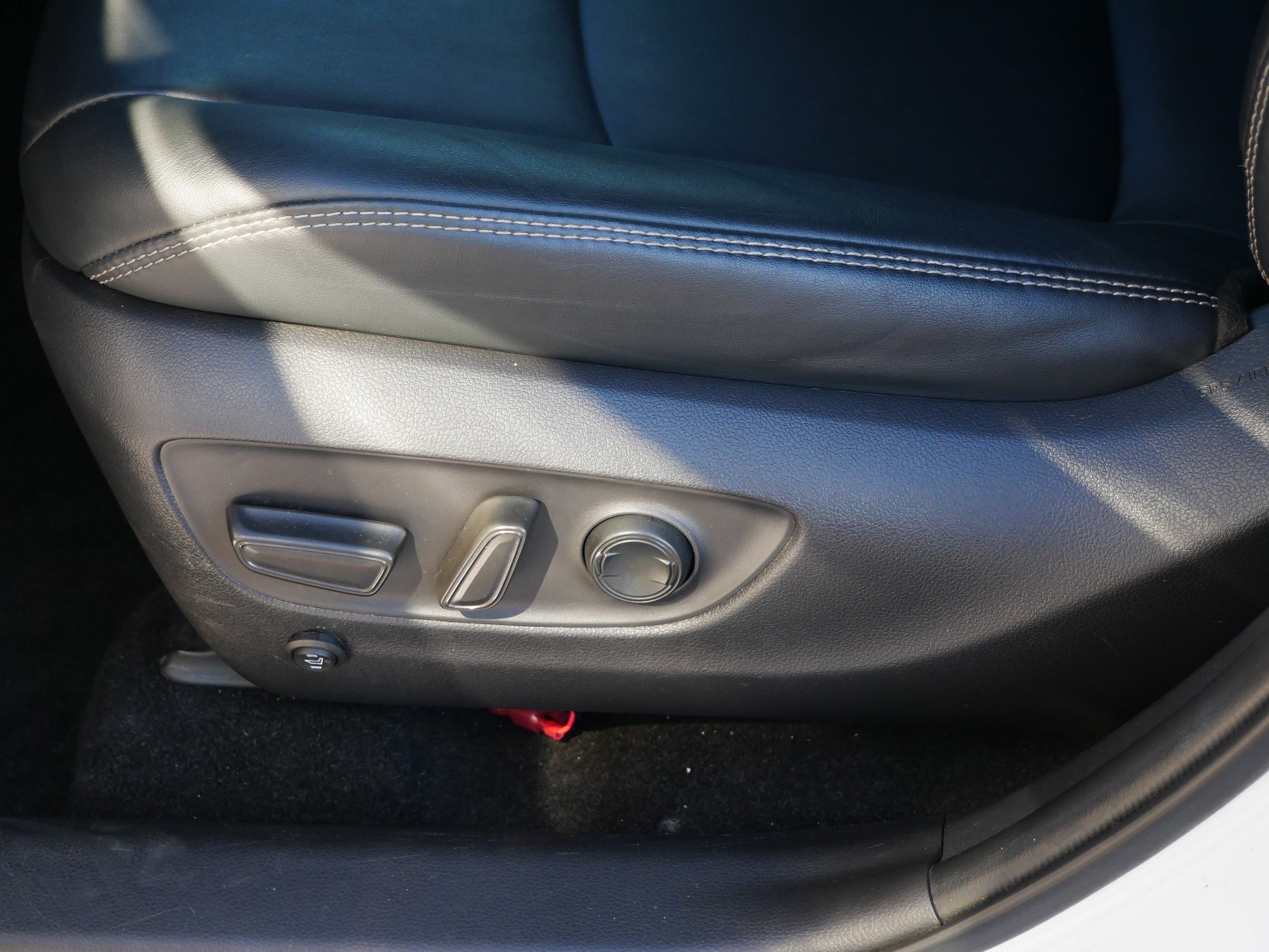 Used 2020 Toyota RAV4 XLE Premium image 16