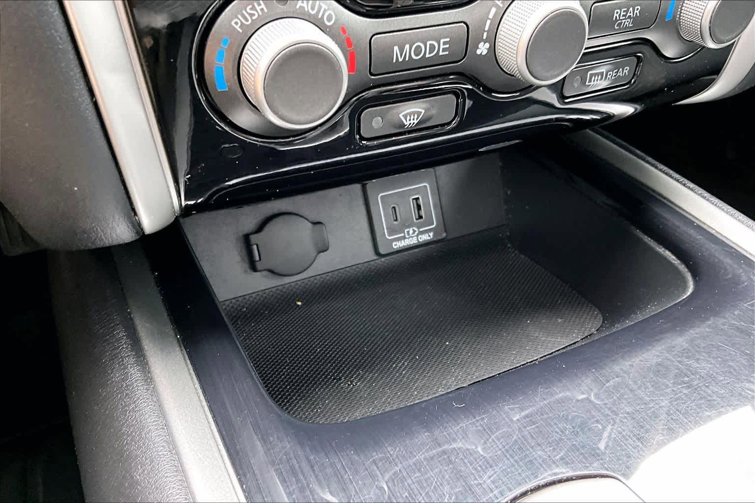 Used 2020 Nissan Pathfinder SV FWD image 32