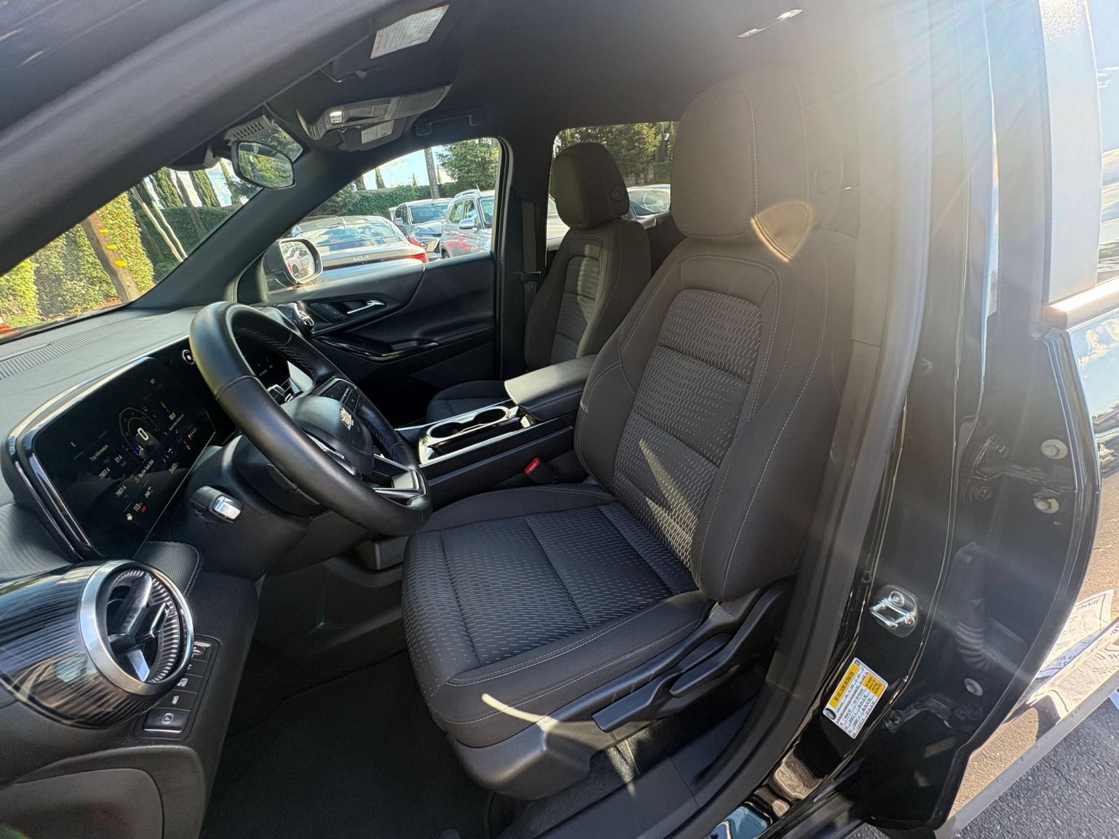 Used 2025 Chevrolet Equinox LT AWD/4WD image 36