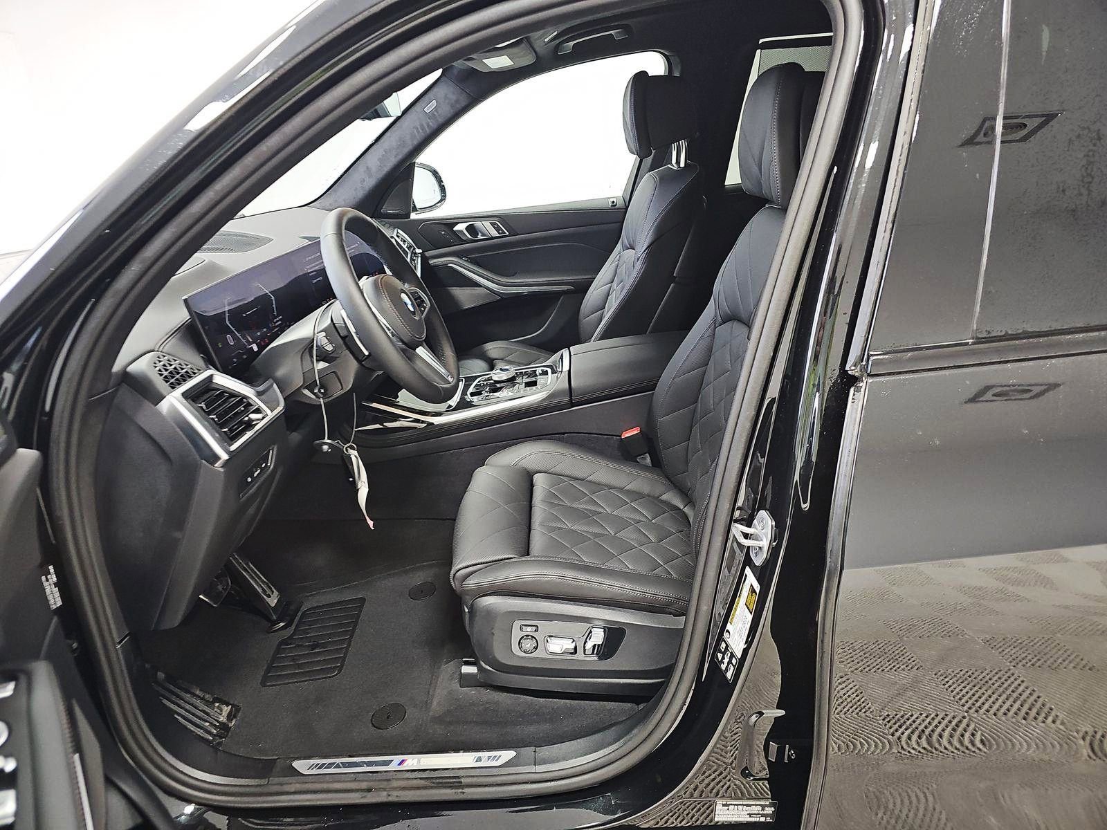 Used 2025 BMW X7 xDrive40i w/ M Sport Package AWD/4WD image 7