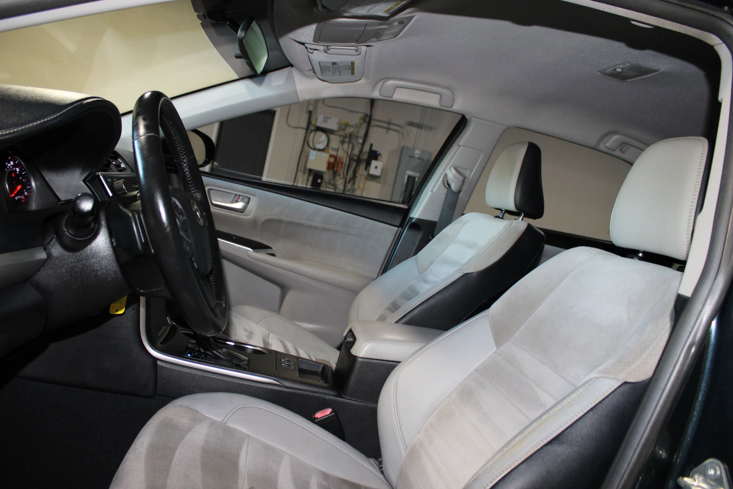 Used 2016 Toyota Camry XSE FWD image 20