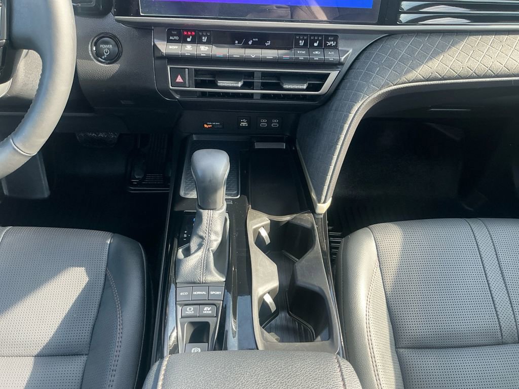 Used 2025 Toyota Camry XLE image 12