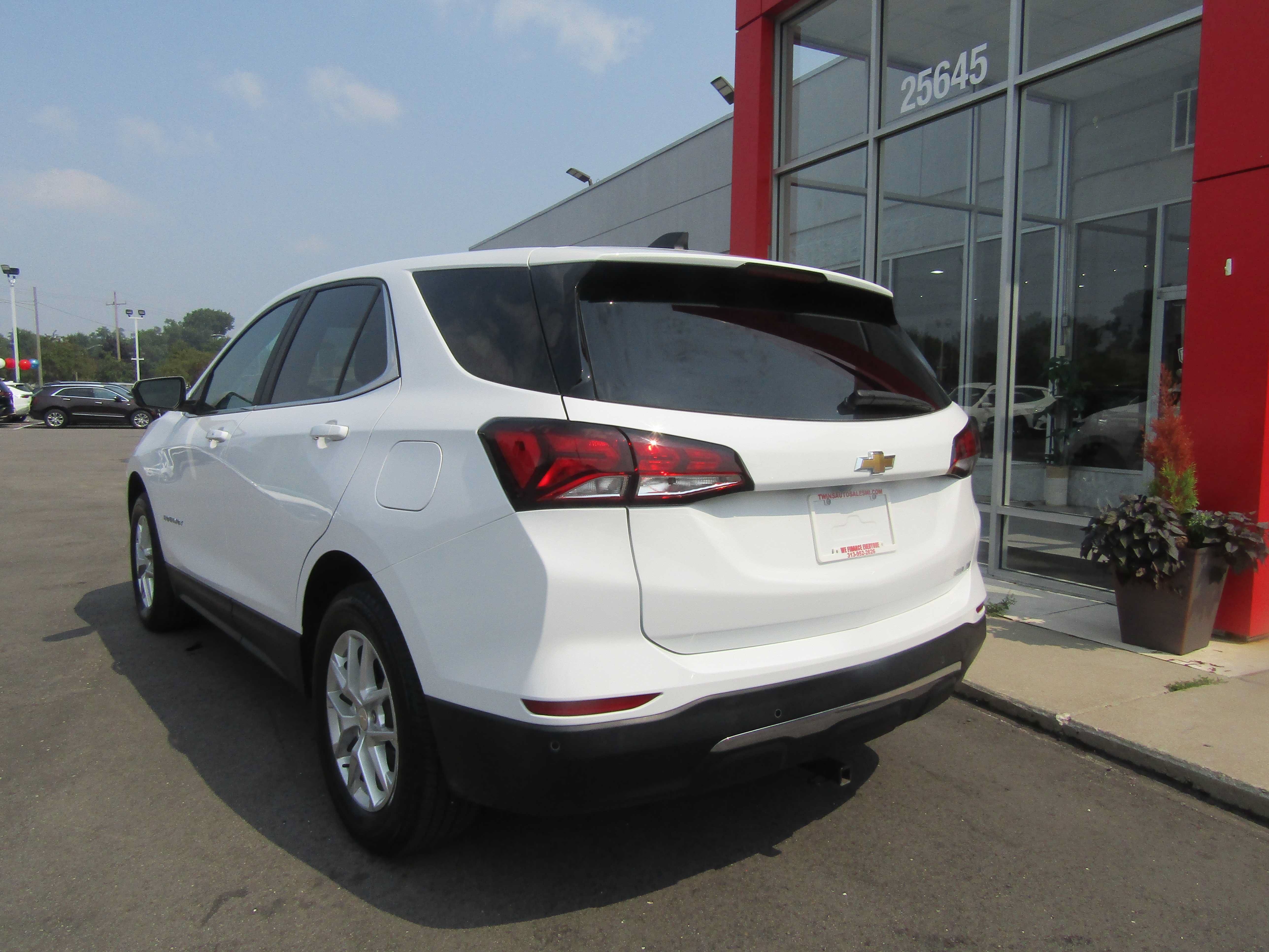 Used 2023 Chevrolet Equinox LT w/ LPO, Floor Liner Package AWD/4WD image 7