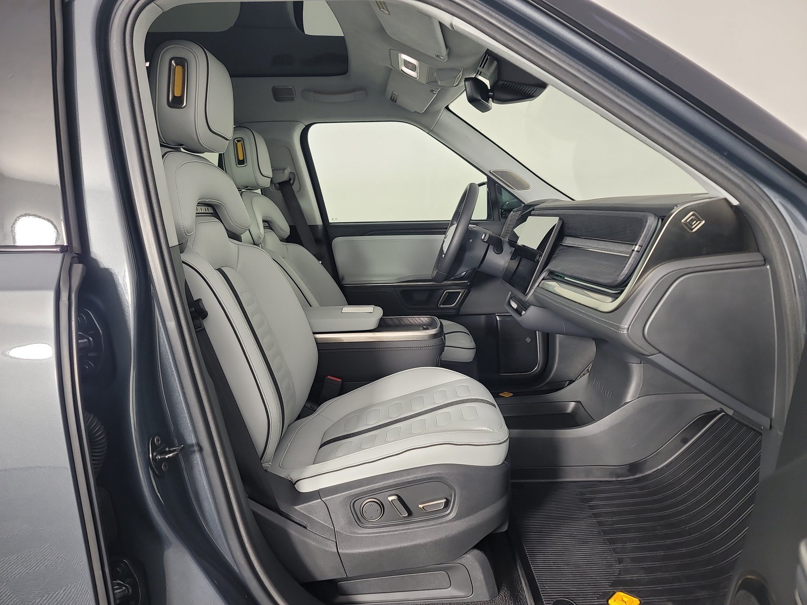 Used 2024 Rivian R1S Adventure AWD/4WD image 24
